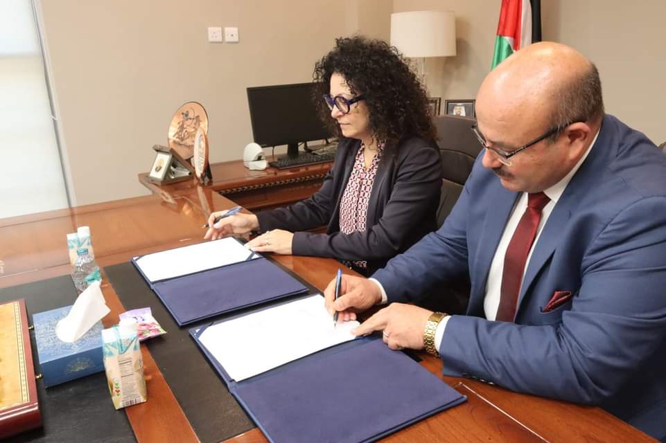 توقيع اتفاقية شراكة وتفاهم لإدارة وتشغيل مكتبة عبدالحميد شومان بالتعاون مع بلدية معان الكبرى